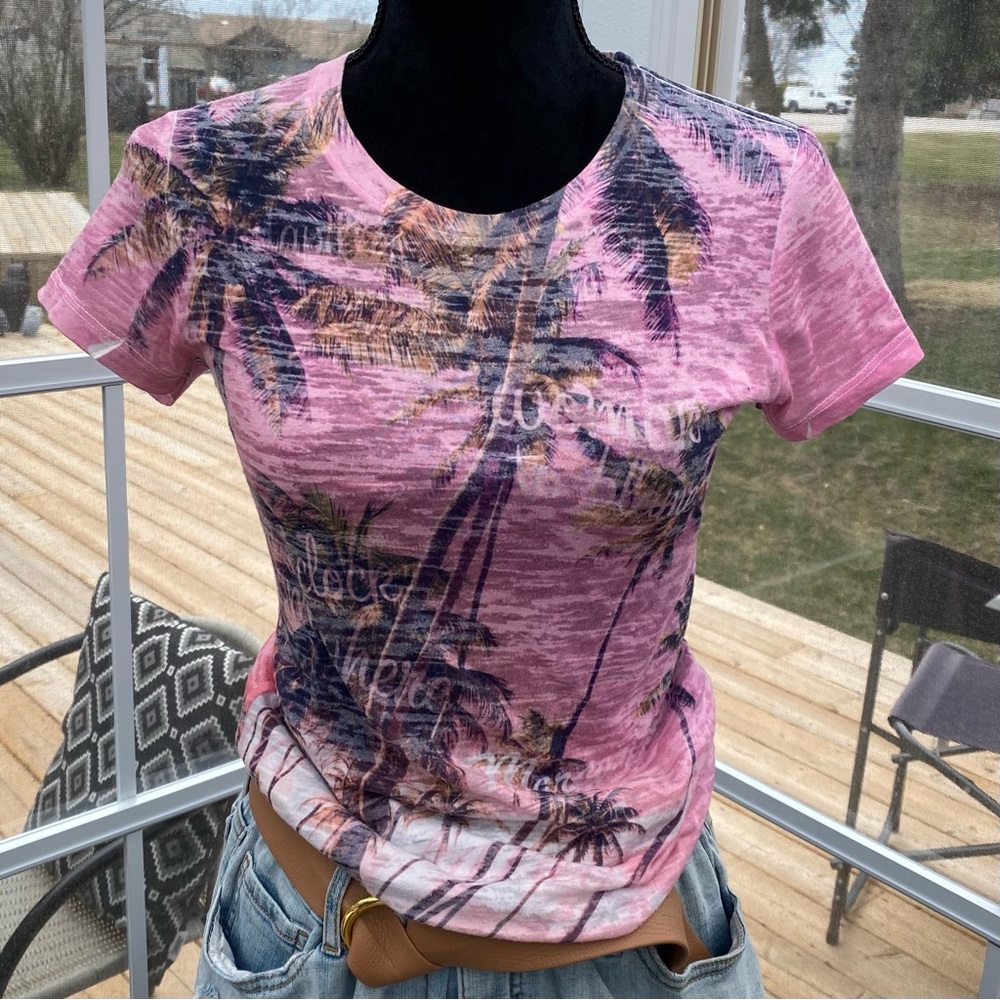 Maragritaville | Pink Fitted Graphic Tee | Palm + Woman To Blame Print | S